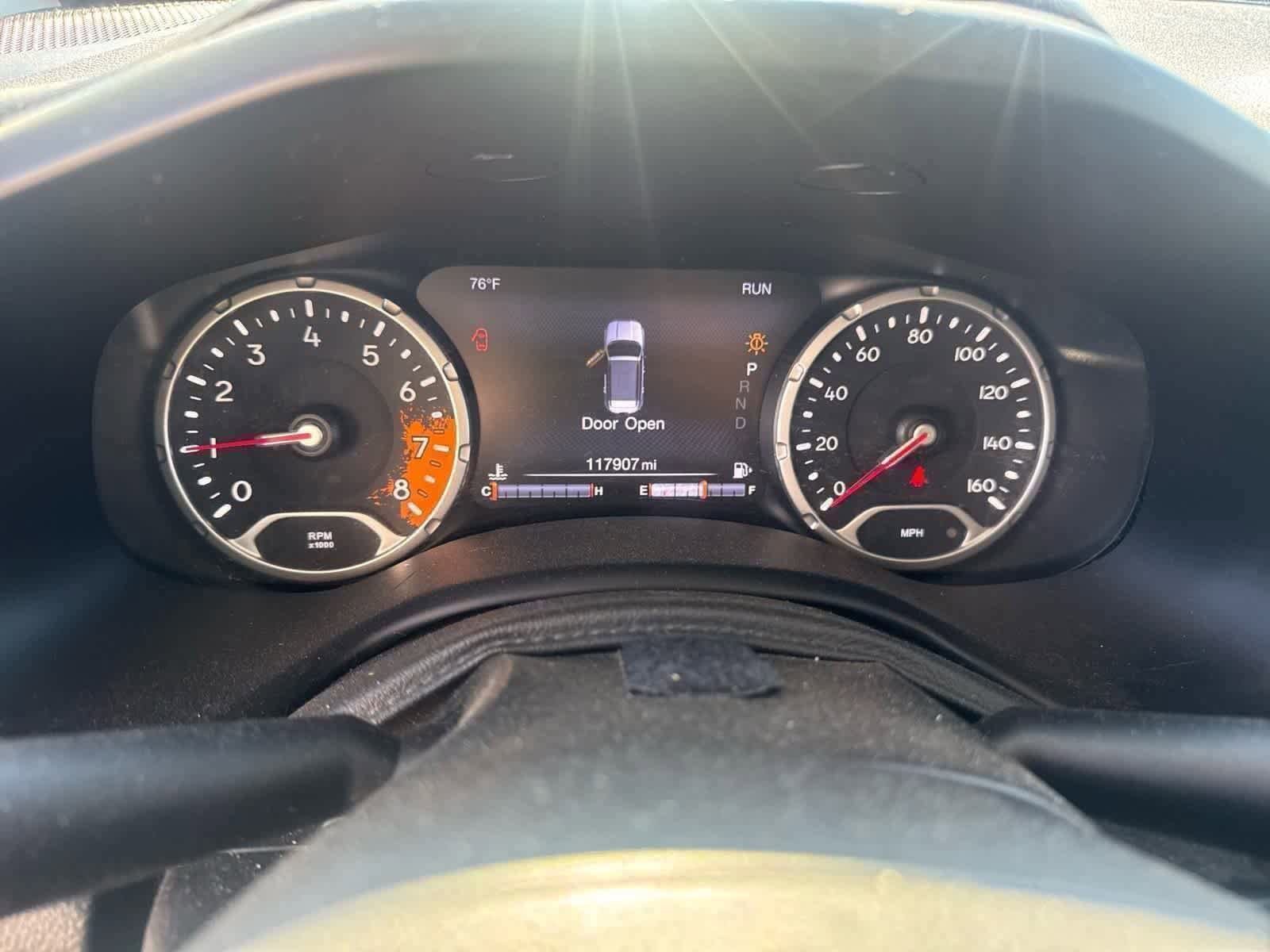 Thumbnail: 2015 Jeep Renegade - 34
