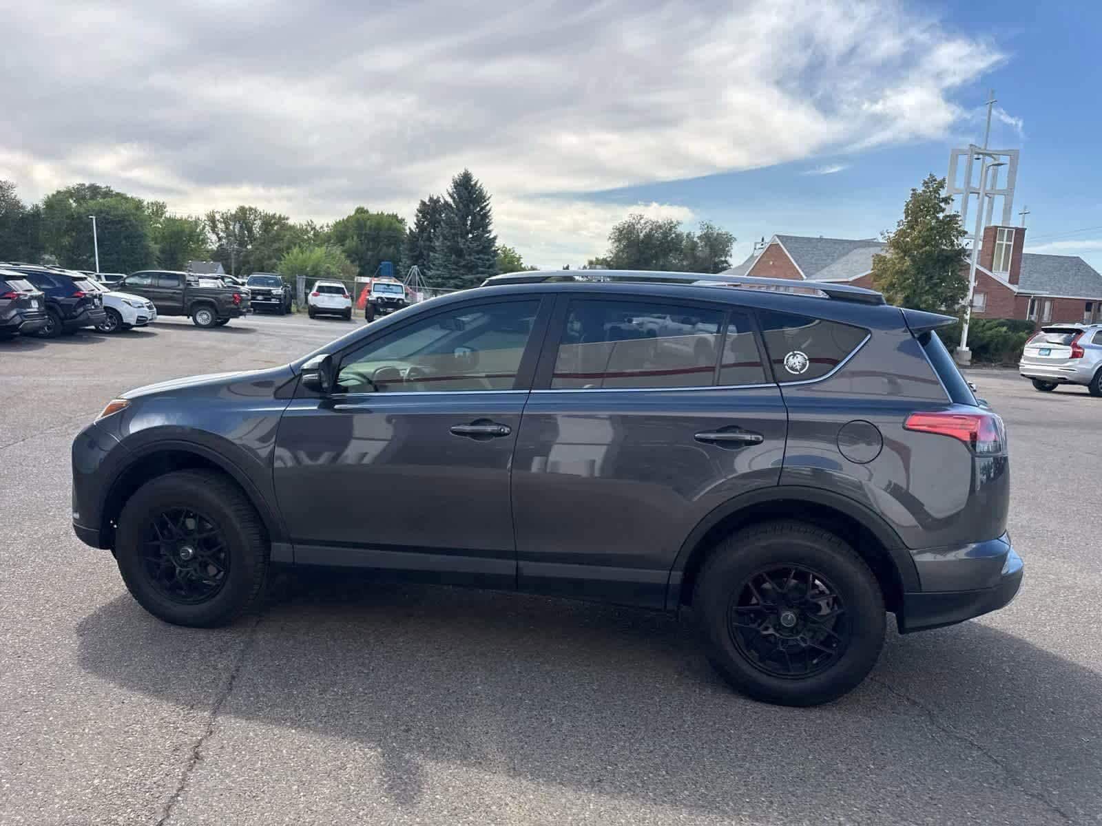 Thumbnail: 2018 Toyota RAV4 - 18