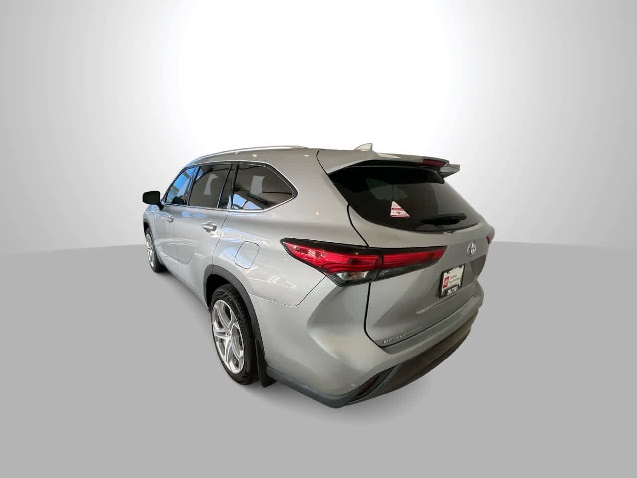 Thumbnail: 2021 Toyota Highlander - 6