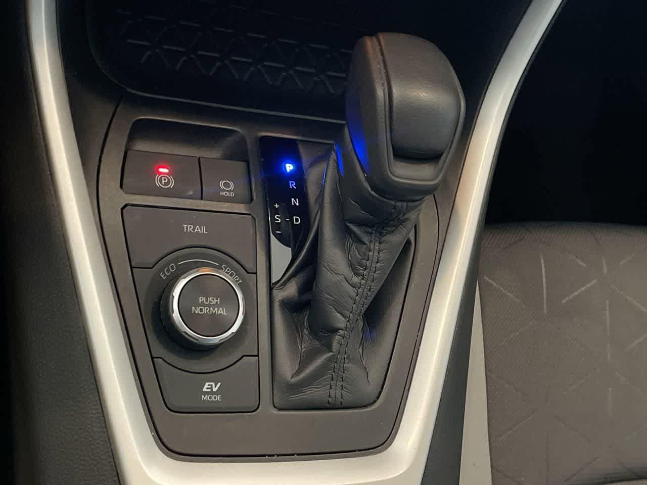 Thumbnail: 2021 Toyota RAV4 - 20