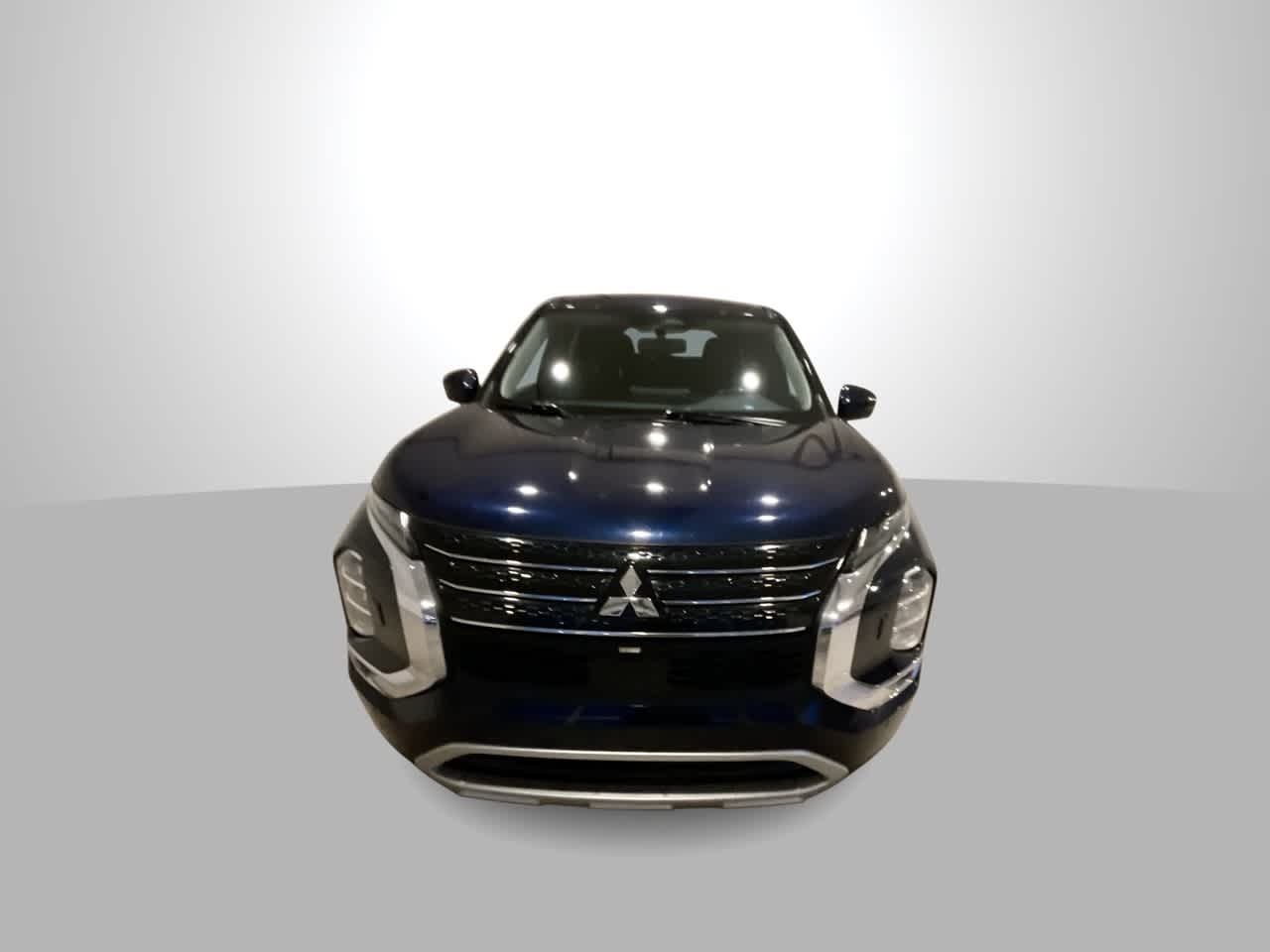 Thumbnail: 2023 Mitsubishi Outlander - 3