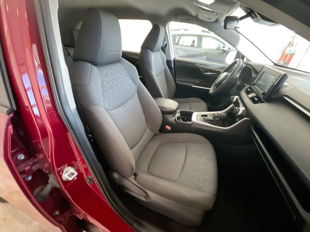 Thumbnail: 2022 Toyota RAV4 - 24