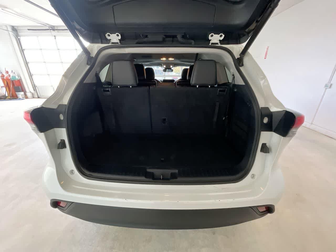 Thumbnail: 2023 Toyota Highlander - 25