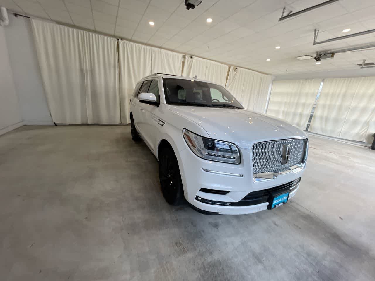 Thumbnail: 2020 Lincoln Navigator - 3