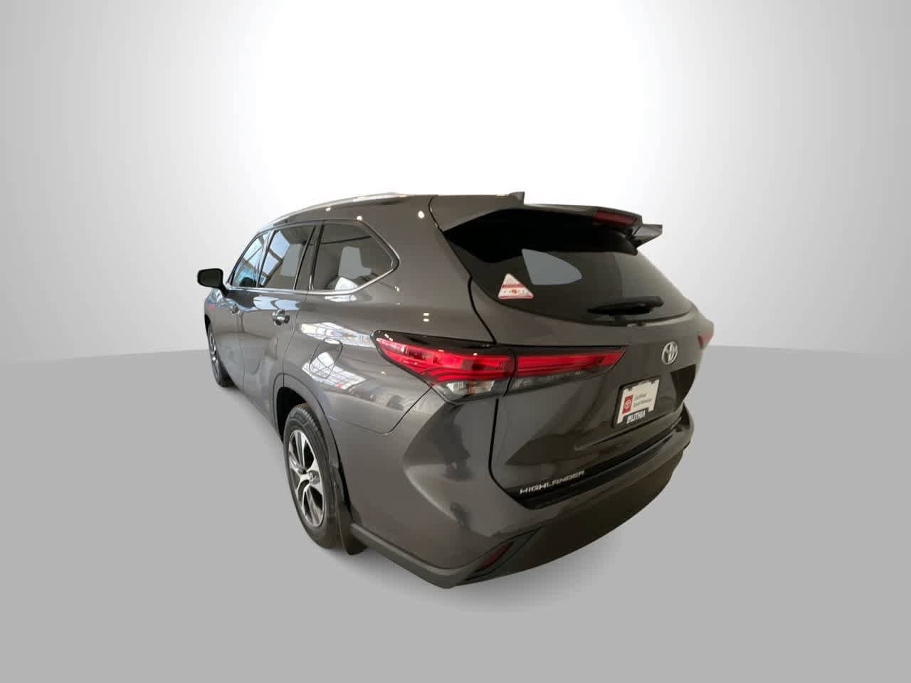 Thumbnail: 2022 Toyota Highlander - 6