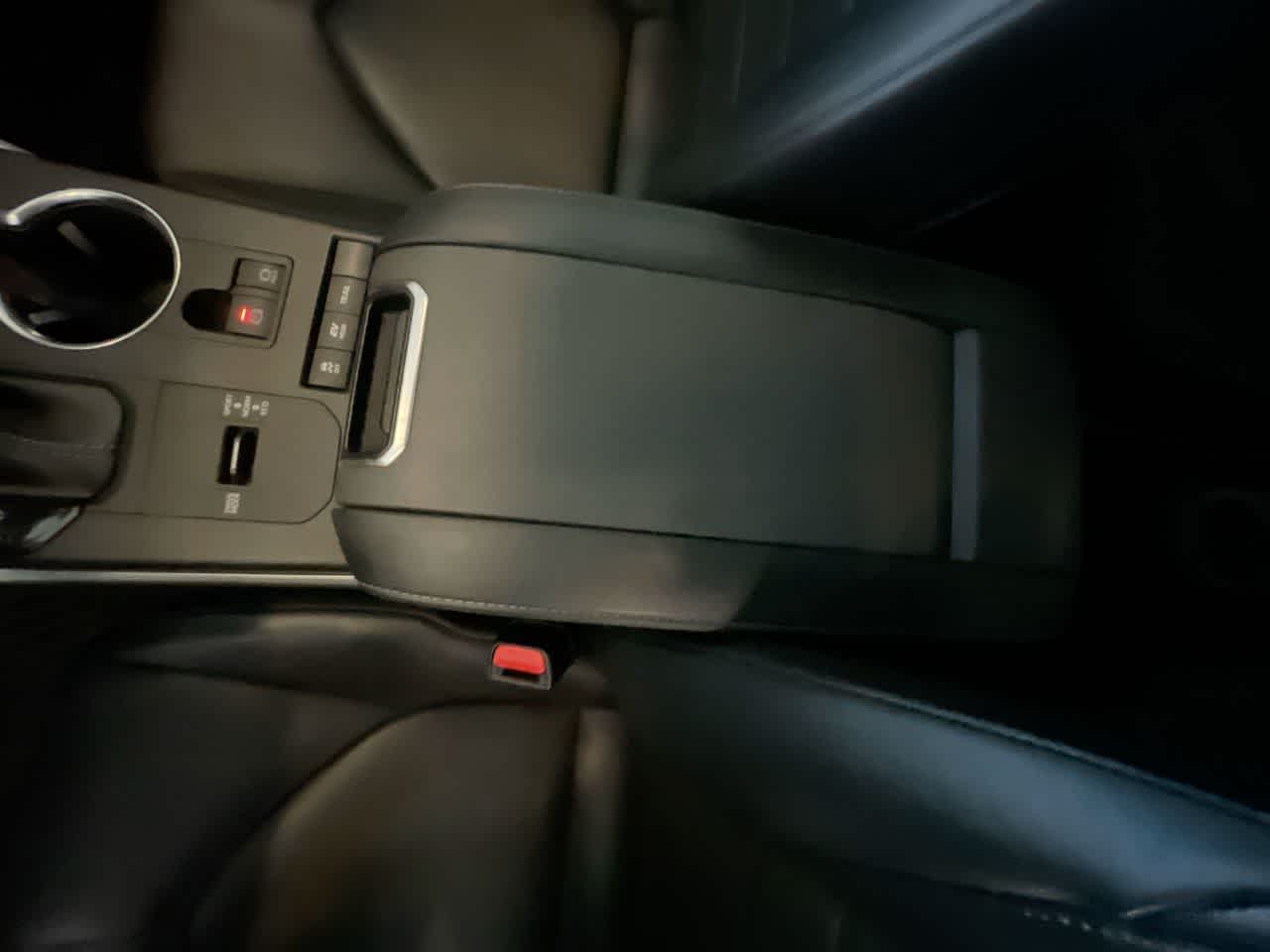 Thumbnail: 2022 Toyota Highlander - 21