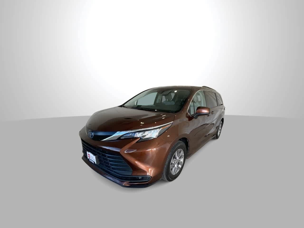 Thumbnail: 2023 Toyota Sienna - 4