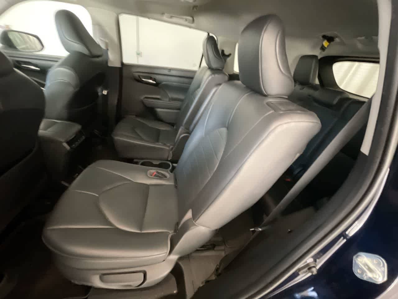 Thumbnail: 2020 Toyota Highlander - 23