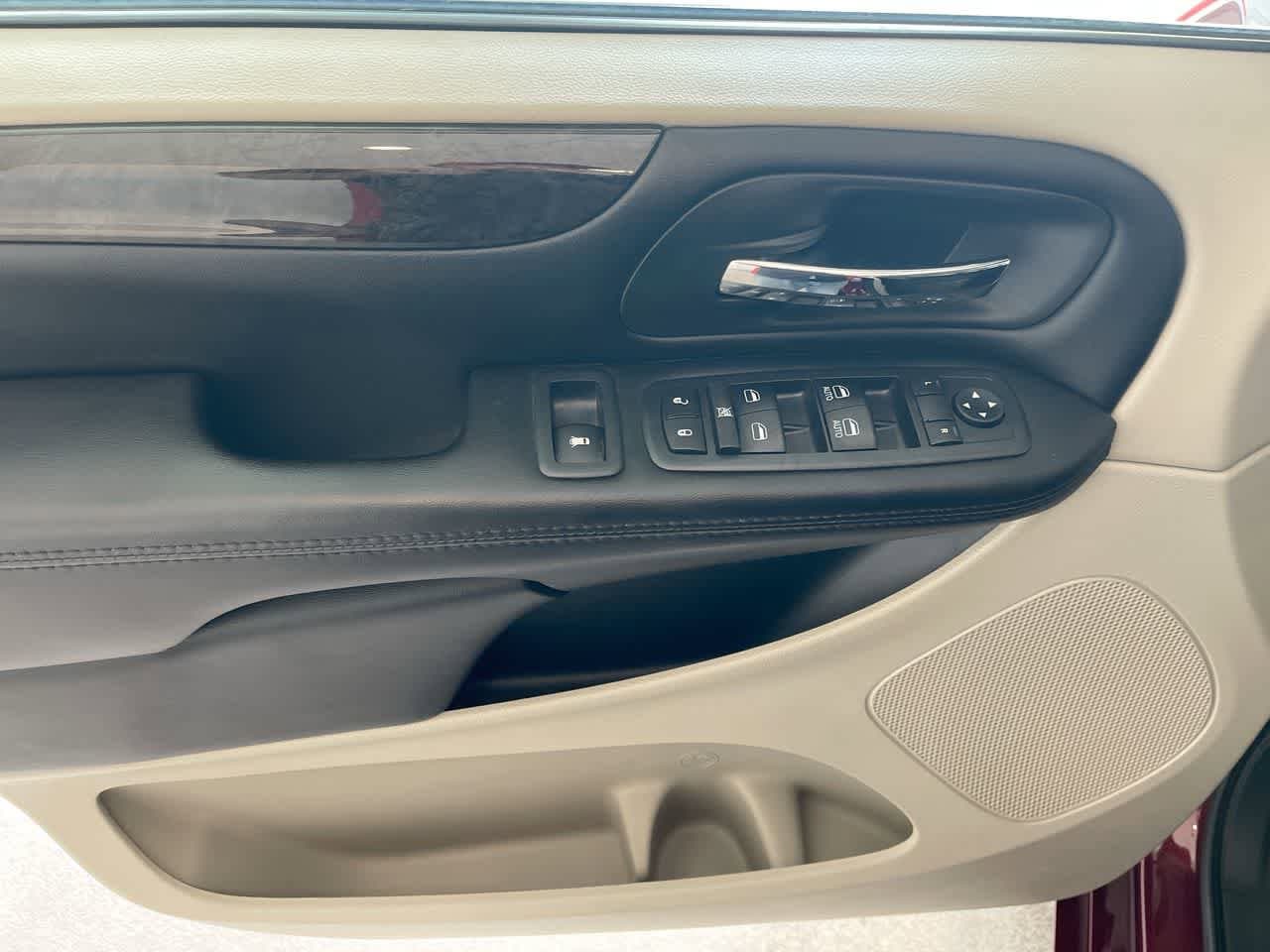 Thumbnail: 2019 Dodge Grand Caravan - 13