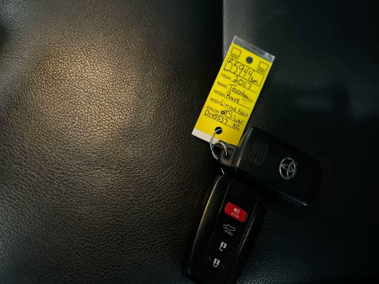 Thumbnail: 2017 Toyota RAV4 - 27