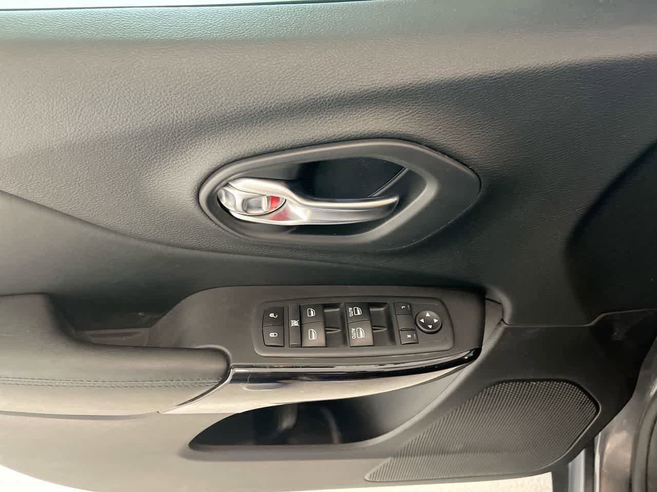 Thumbnail: 2020 Jeep Cherokee - 13