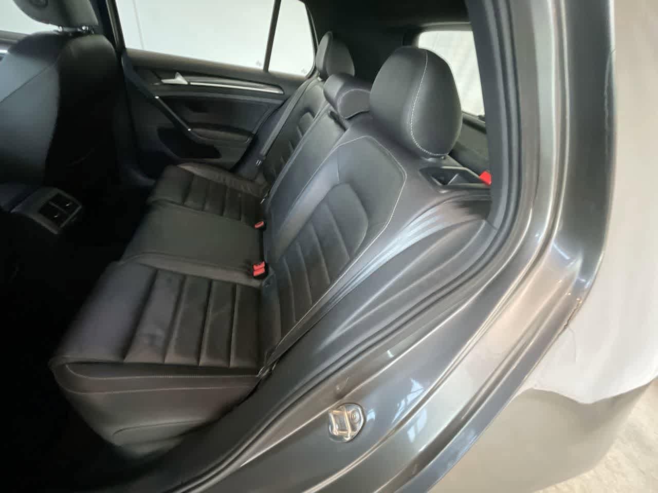 Thumbnail: 2016 Volkswagen Golf - 21