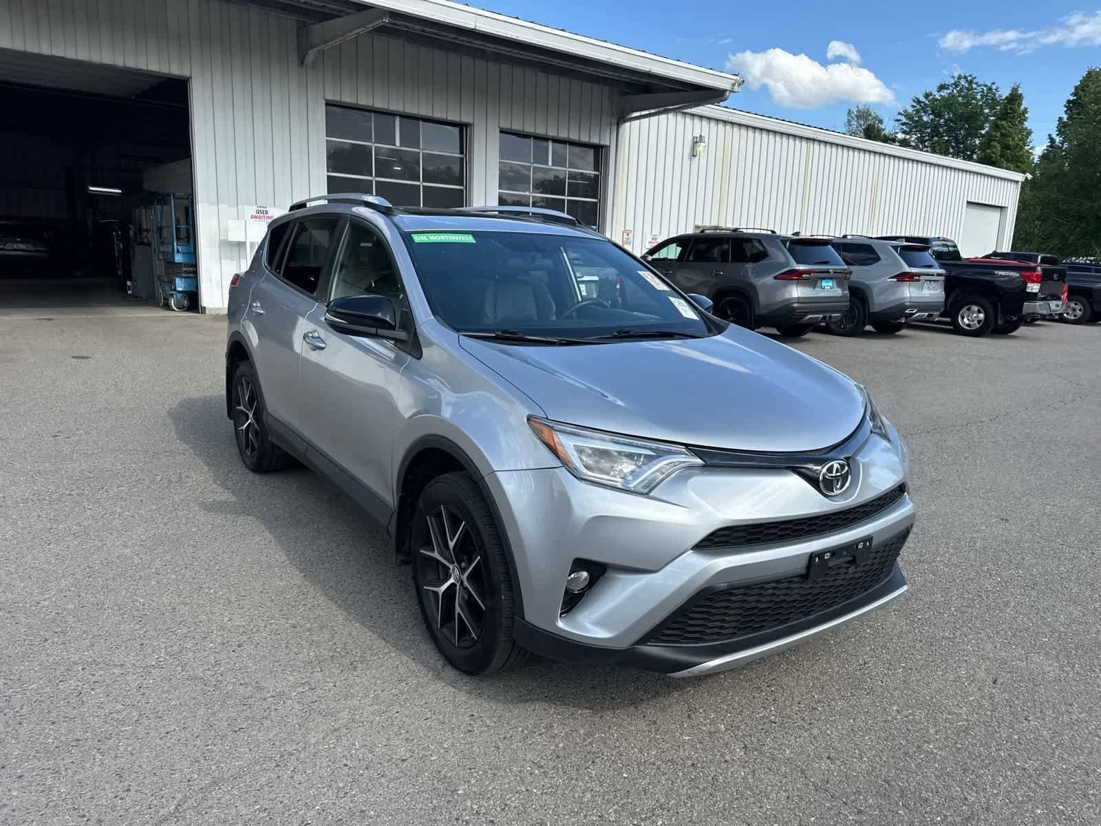 Thumbnail: 2016 Toyota RAV4 - 9