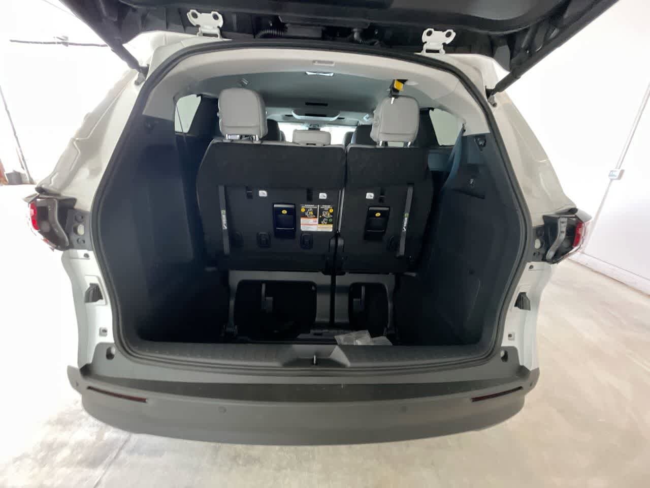 Thumbnail: 2026 Toyota Sienna - 25