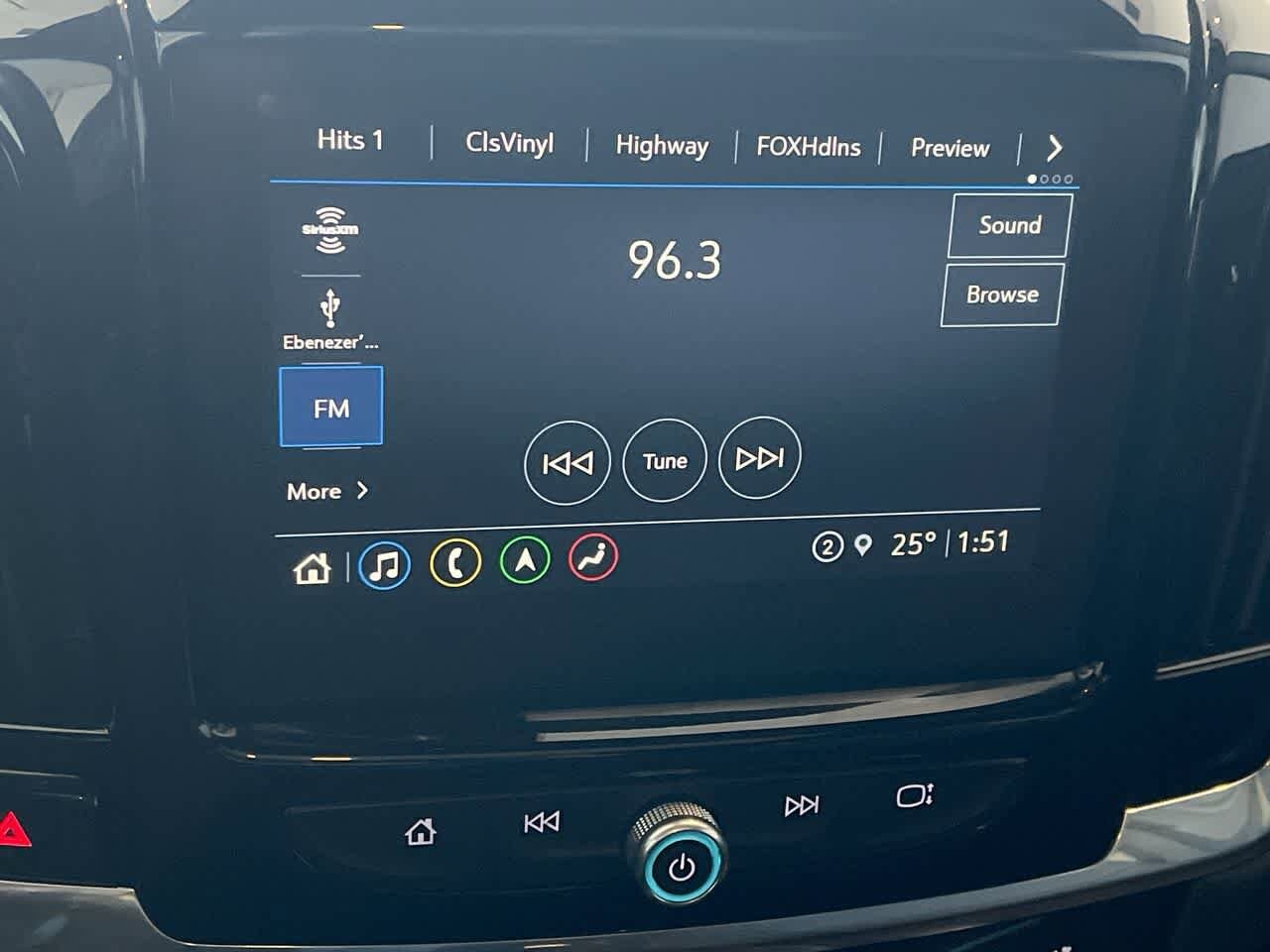 Thumbnail: 2023 Chevrolet Traverse - 16