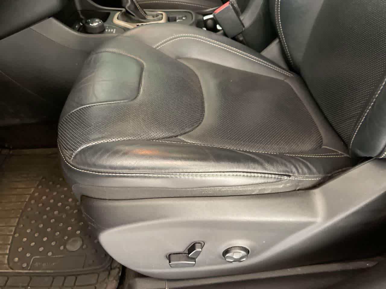 Thumbnail: 2015 Jeep Cherokee - 12