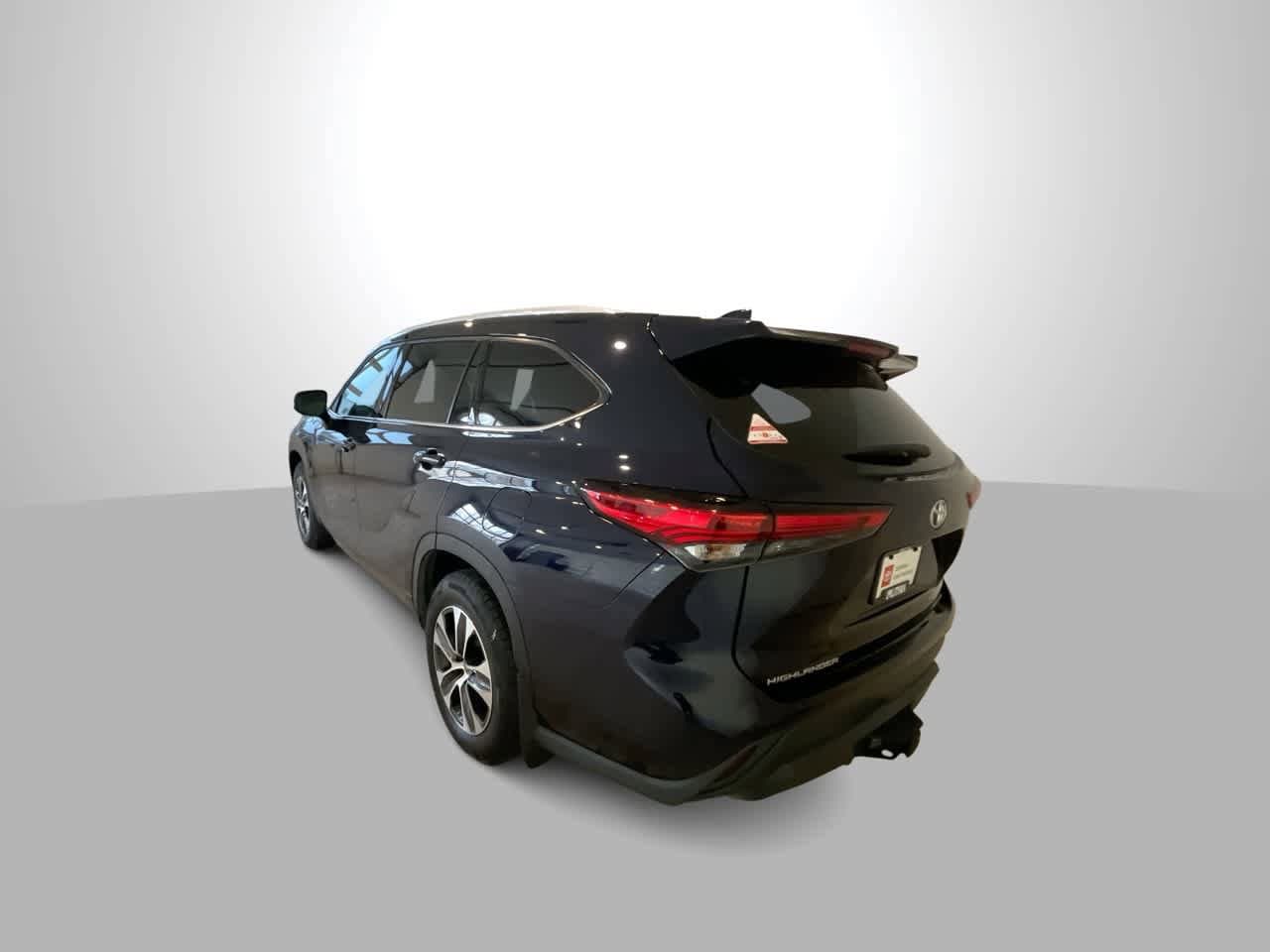 Thumbnail: 2022 Toyota Highlander - 6