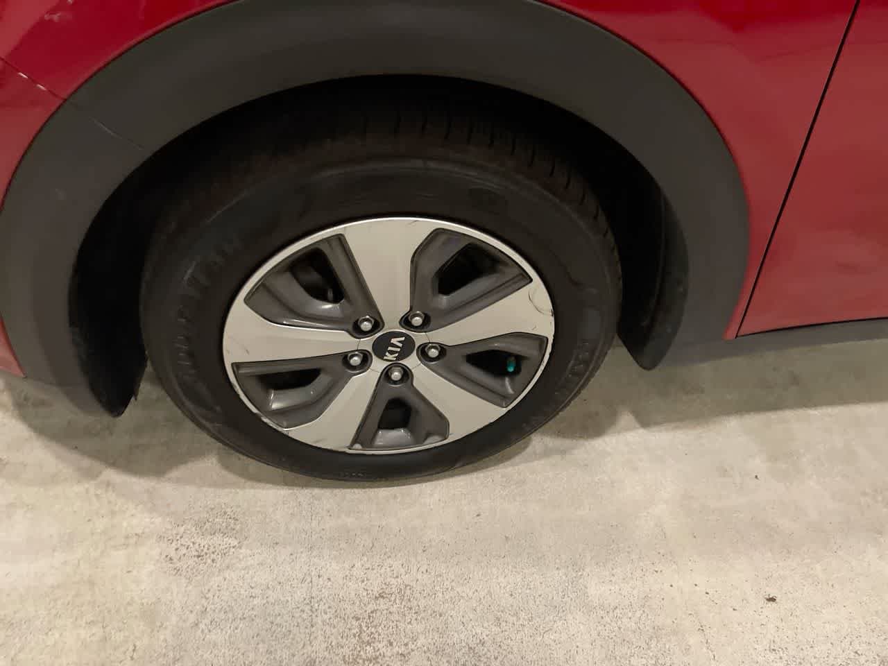 Thumbnail: 2017 Kia Niro - 10