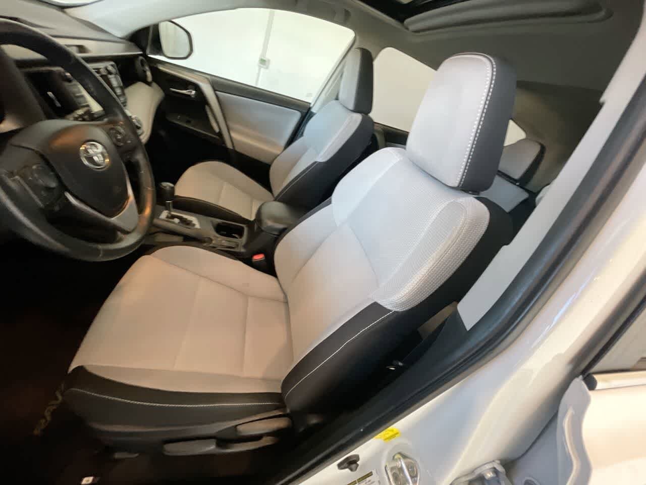 Thumbnail: 2018 Toyota RAV4 - 11