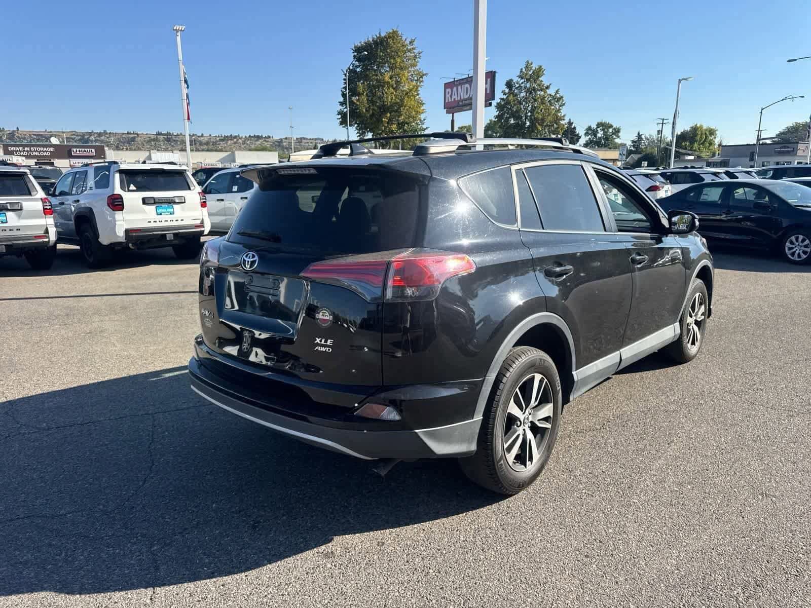 Thumbnail: 2018 Toyota RAV4 - 19