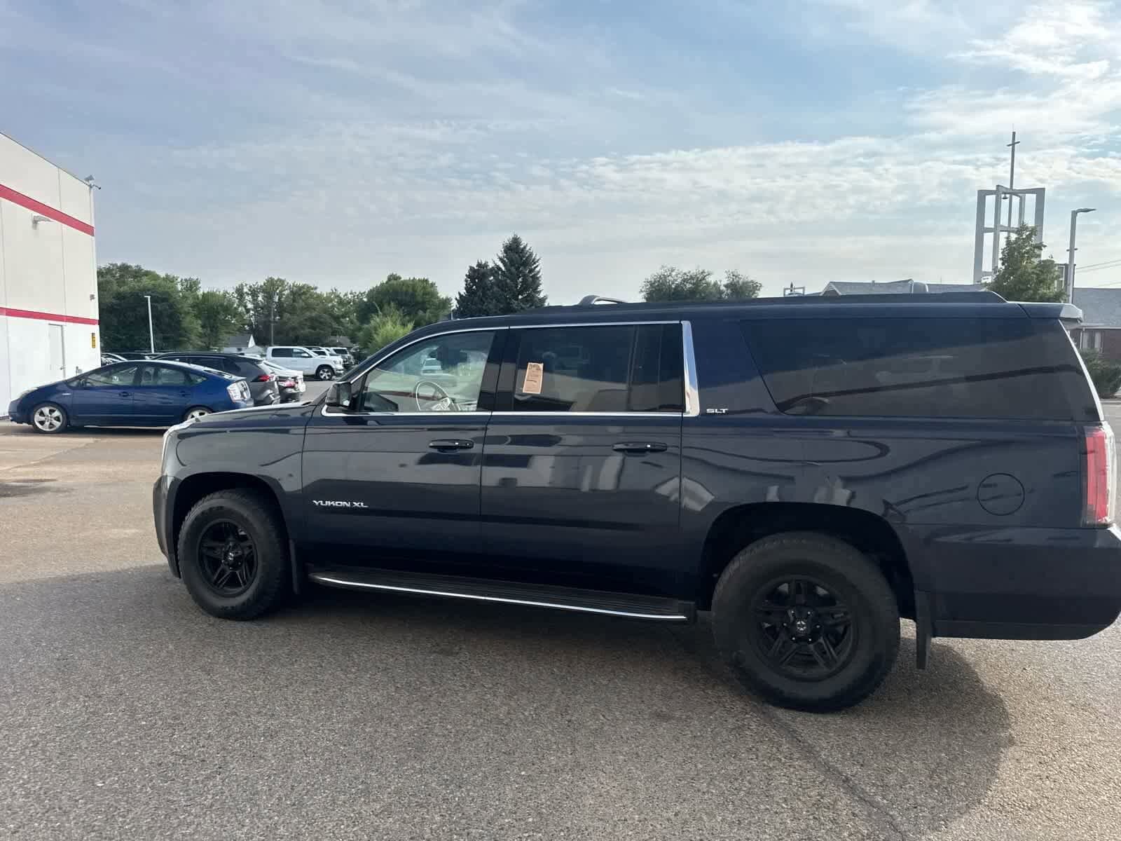 Thumbnail: 2019 GMC Yukon XL - 23