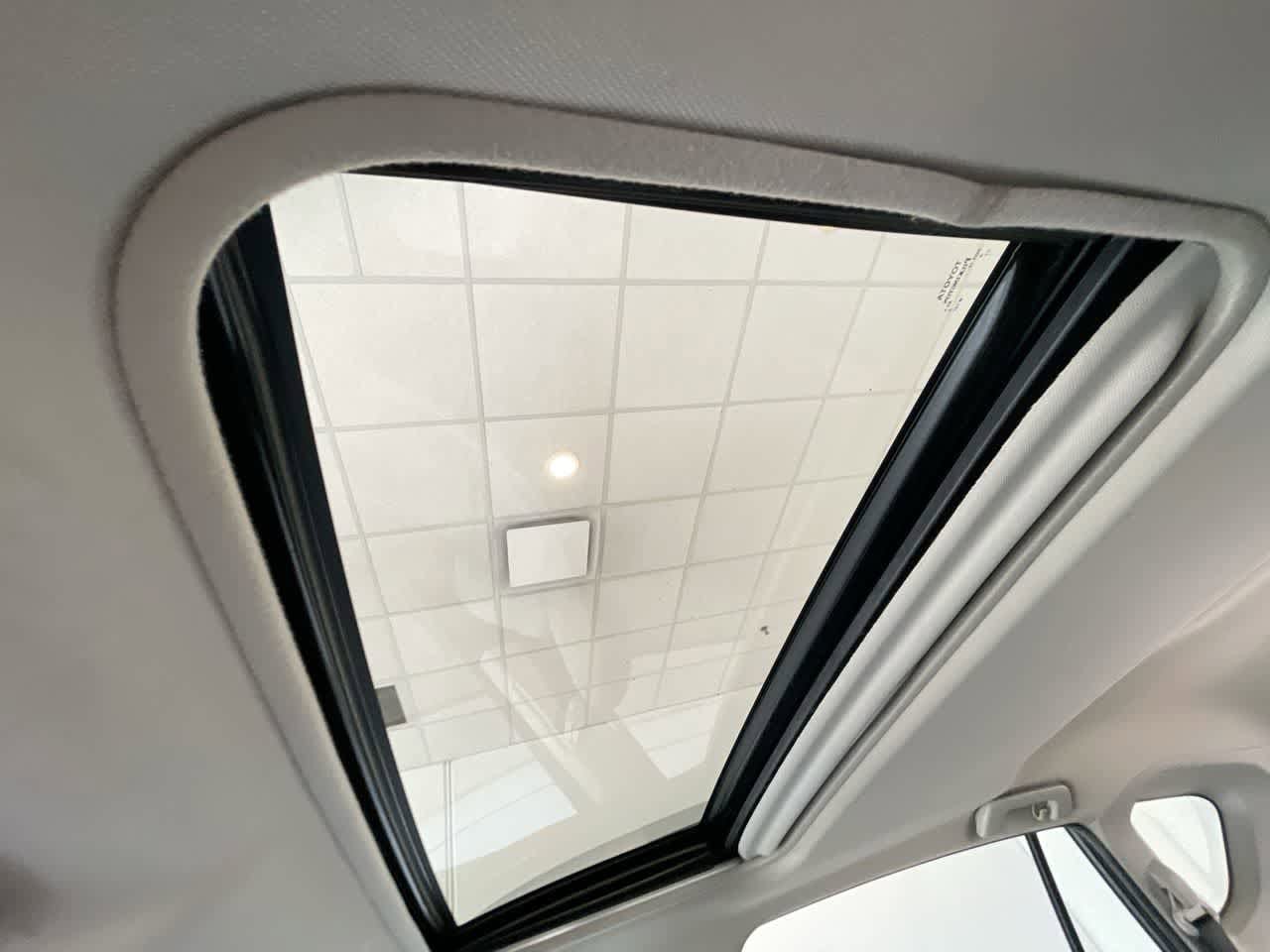Thumbnail: 2013 Toyota RAV4 - 21