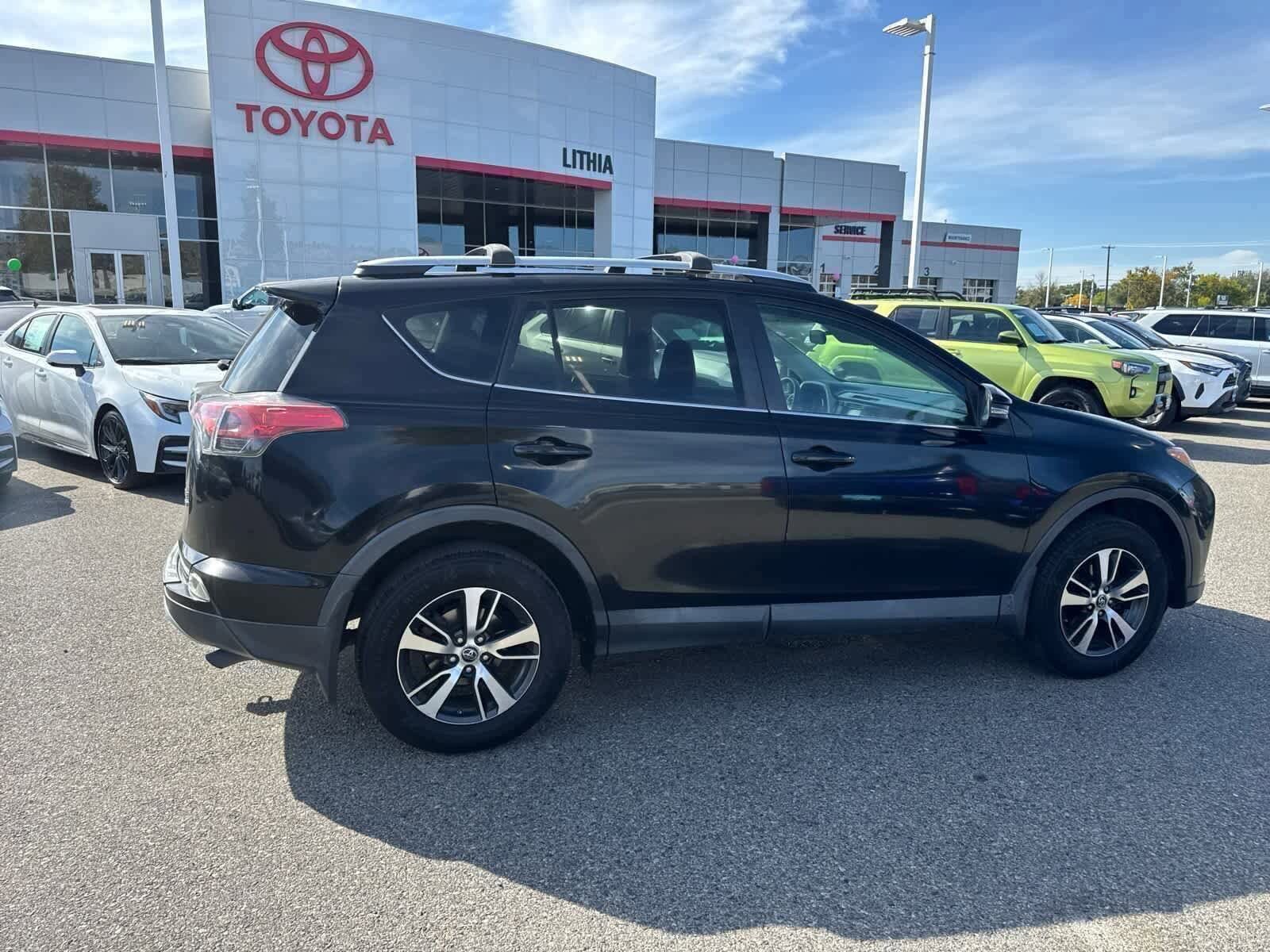 2016 Toyota RAV4 XLE photo 2