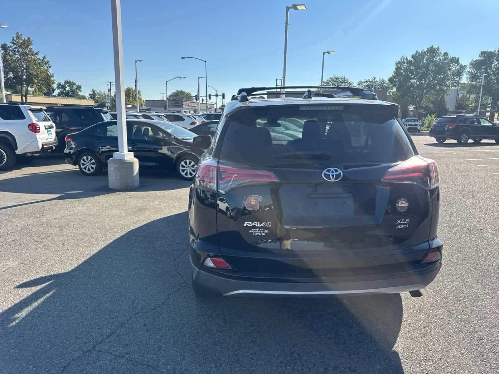 Thumbnail: 2018 Toyota RAV4 - 22