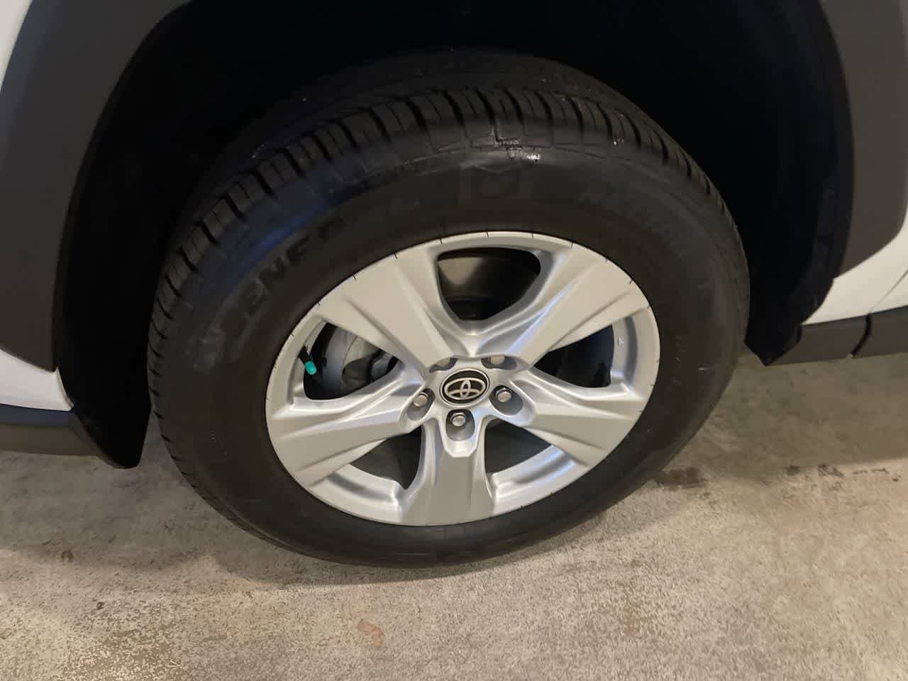 Thumbnail: 2021 Toyota RAV4 - 10