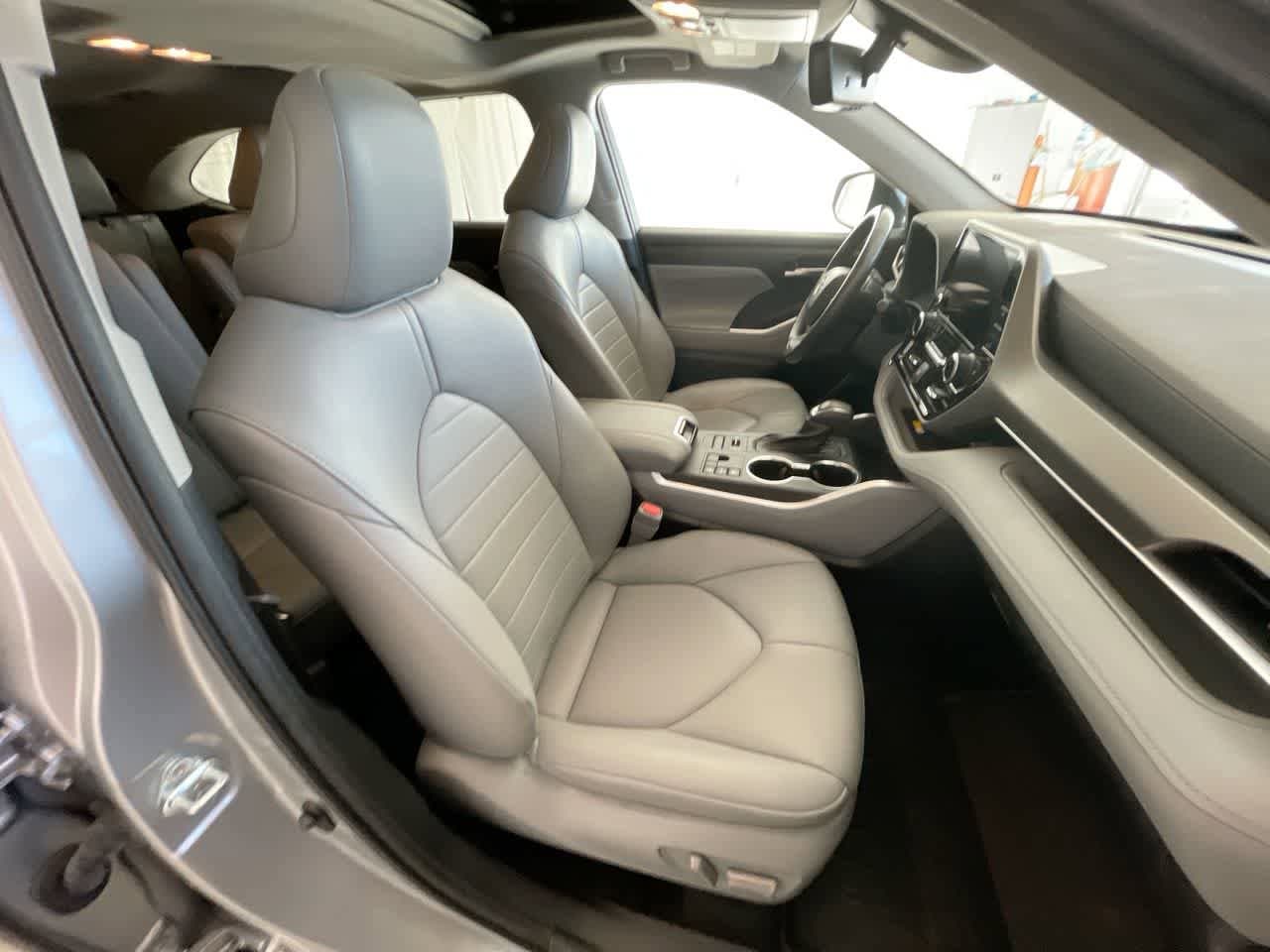 Thumbnail: 2023 Toyota Highlander - 26