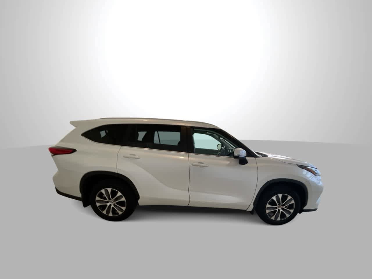 Thumbnail: 2023 Toyota Highlander - 9