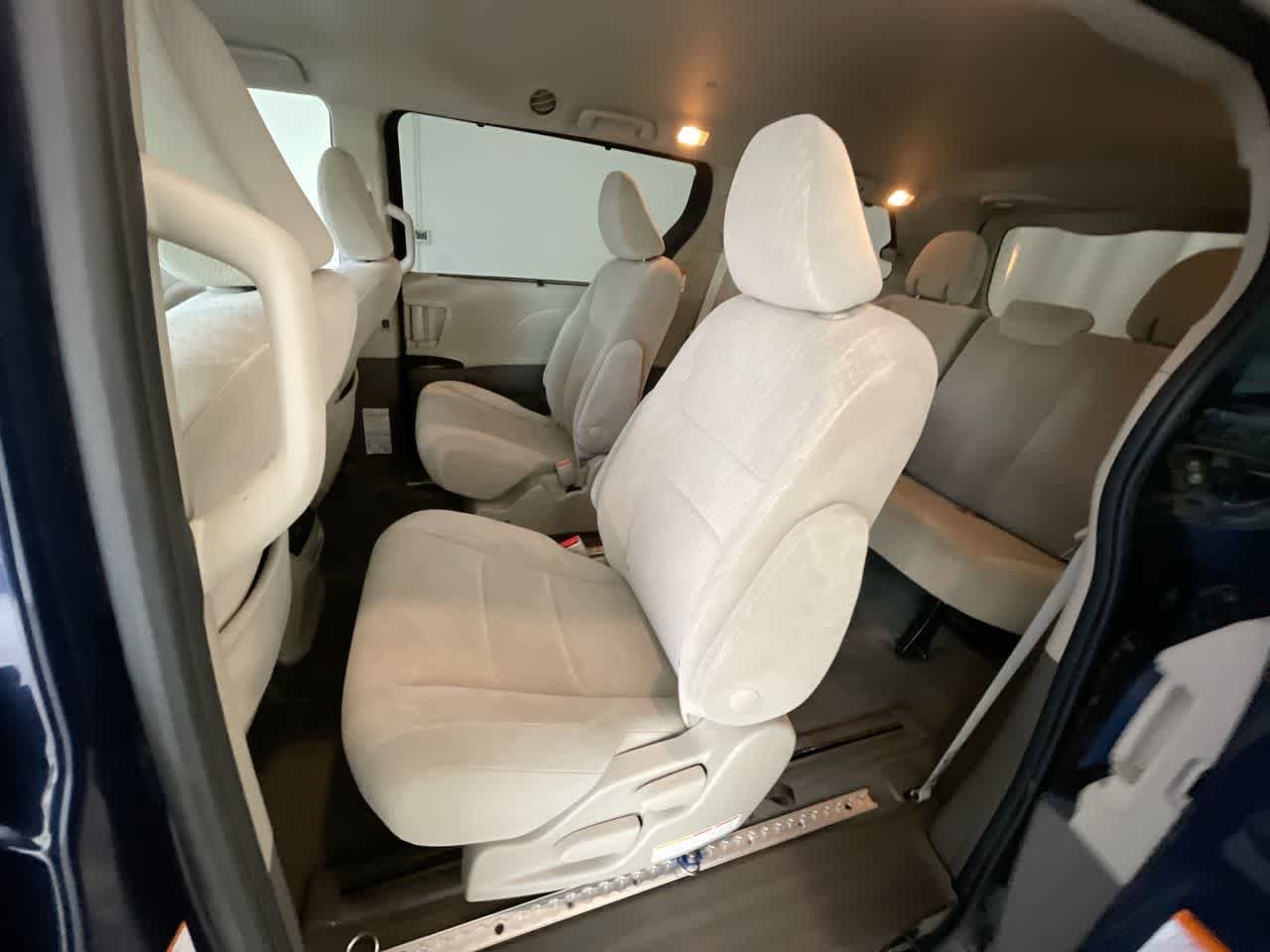 Thumbnail: 2020 Toyota Sienna - 22