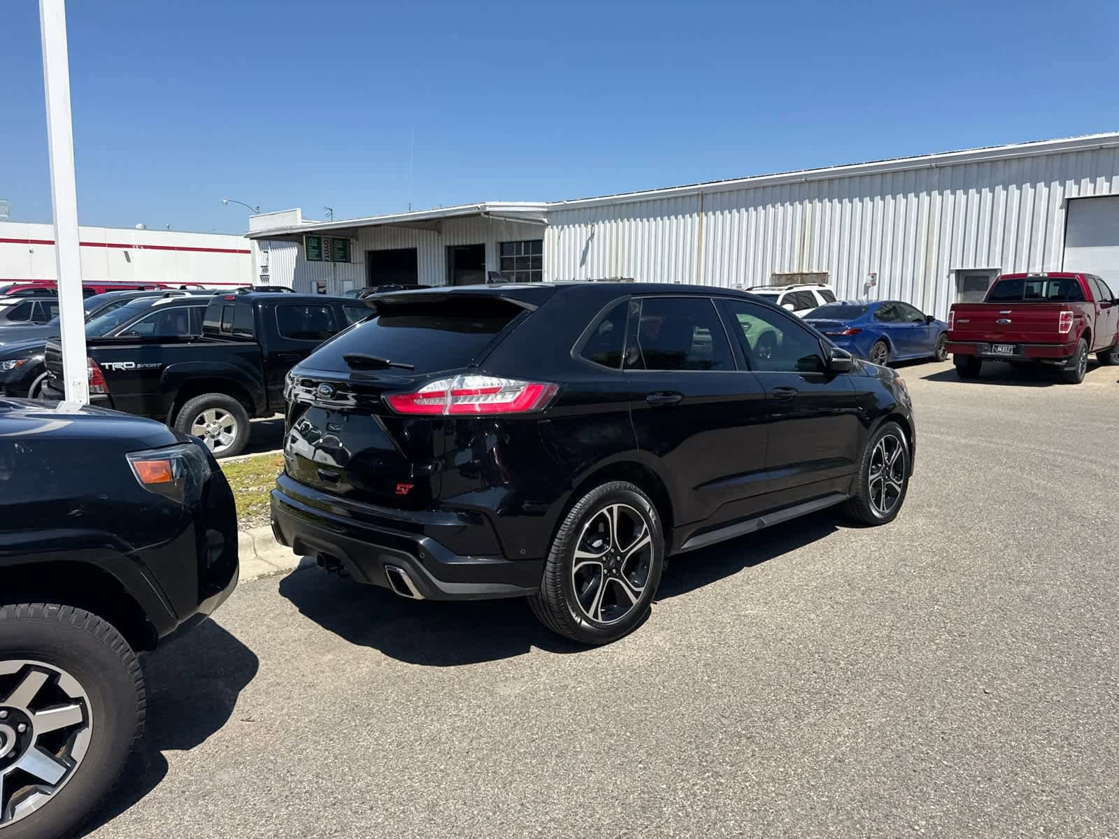 Thumbnail: 2020 Ford Edge - 16
