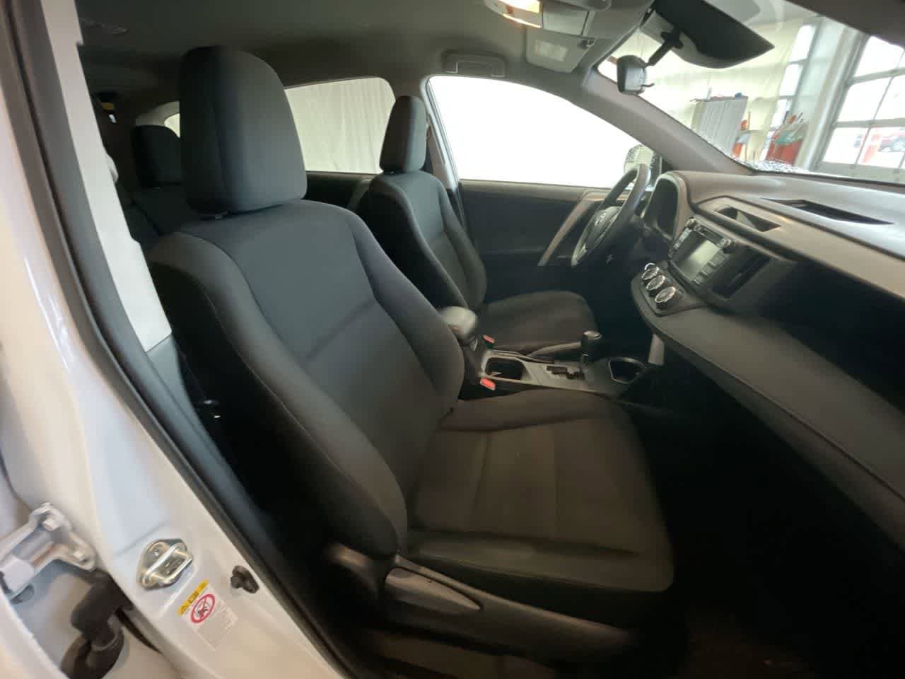 Thumbnail: 2018 Toyota RAV4 - 23