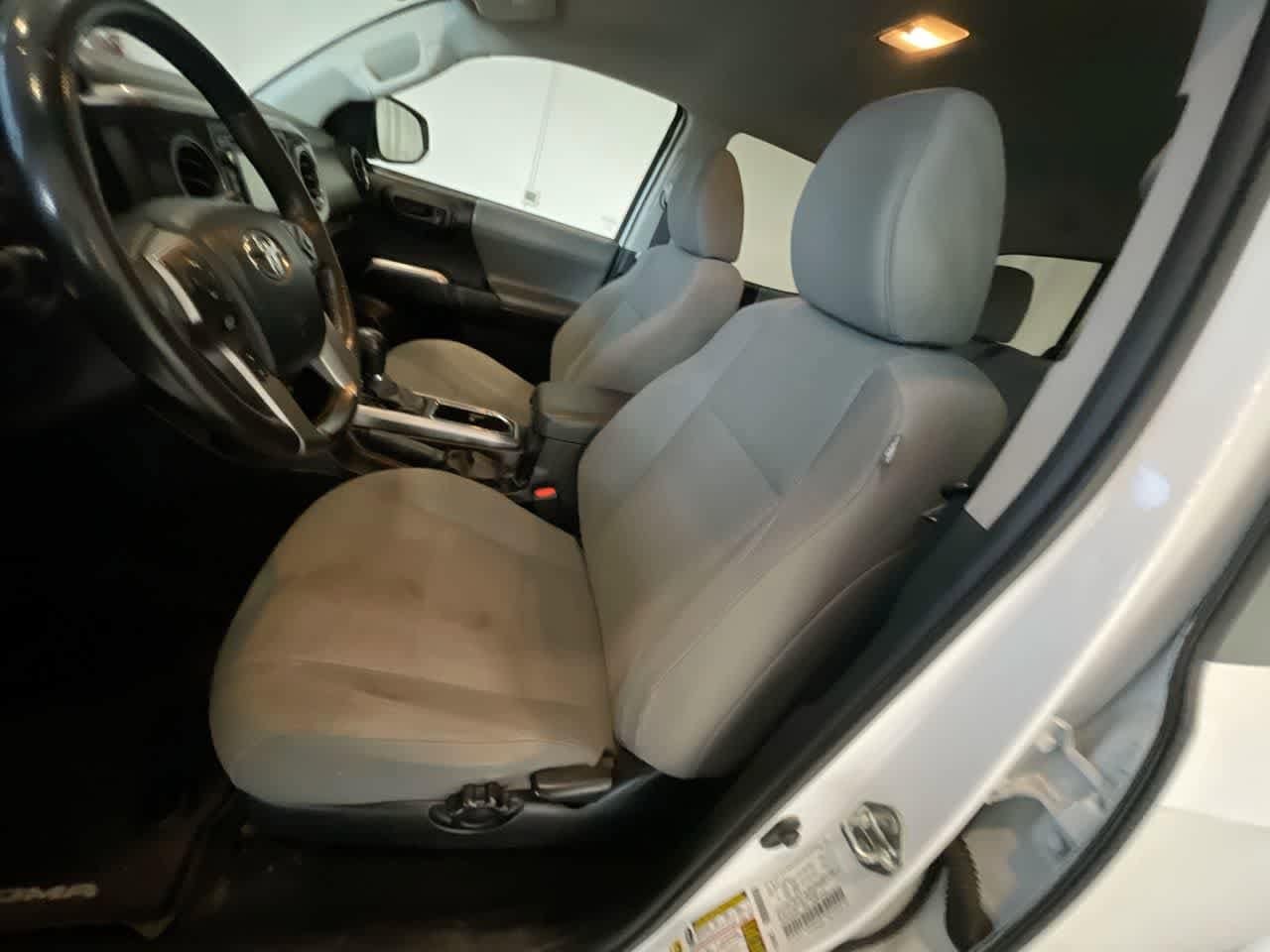 Thumbnail: 2016 Toyota Tacoma - 11