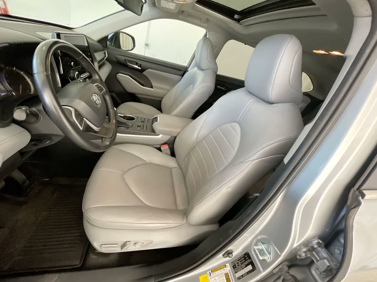 Thumbnail: 2023 Toyota Highlander - 11