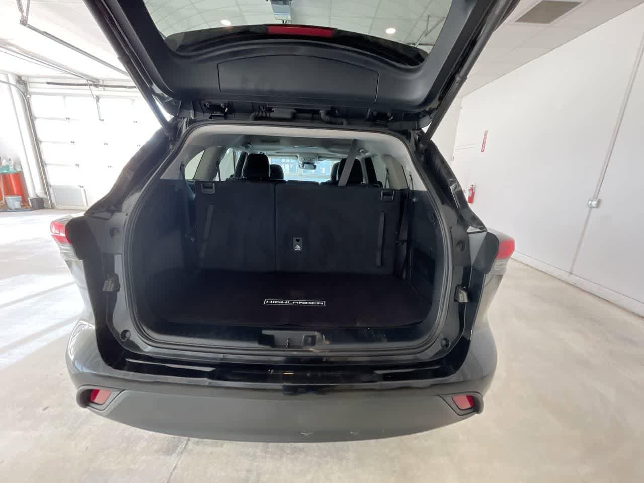 Thumbnail: 2022 Toyota Highlander - 25