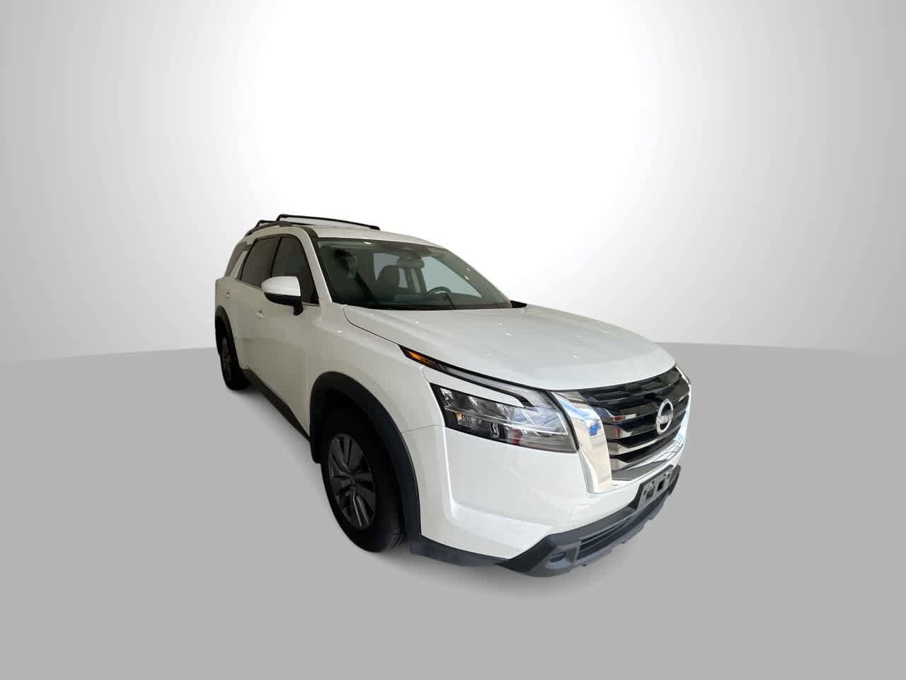 2022 Nissan Pathfinder SV photo 2