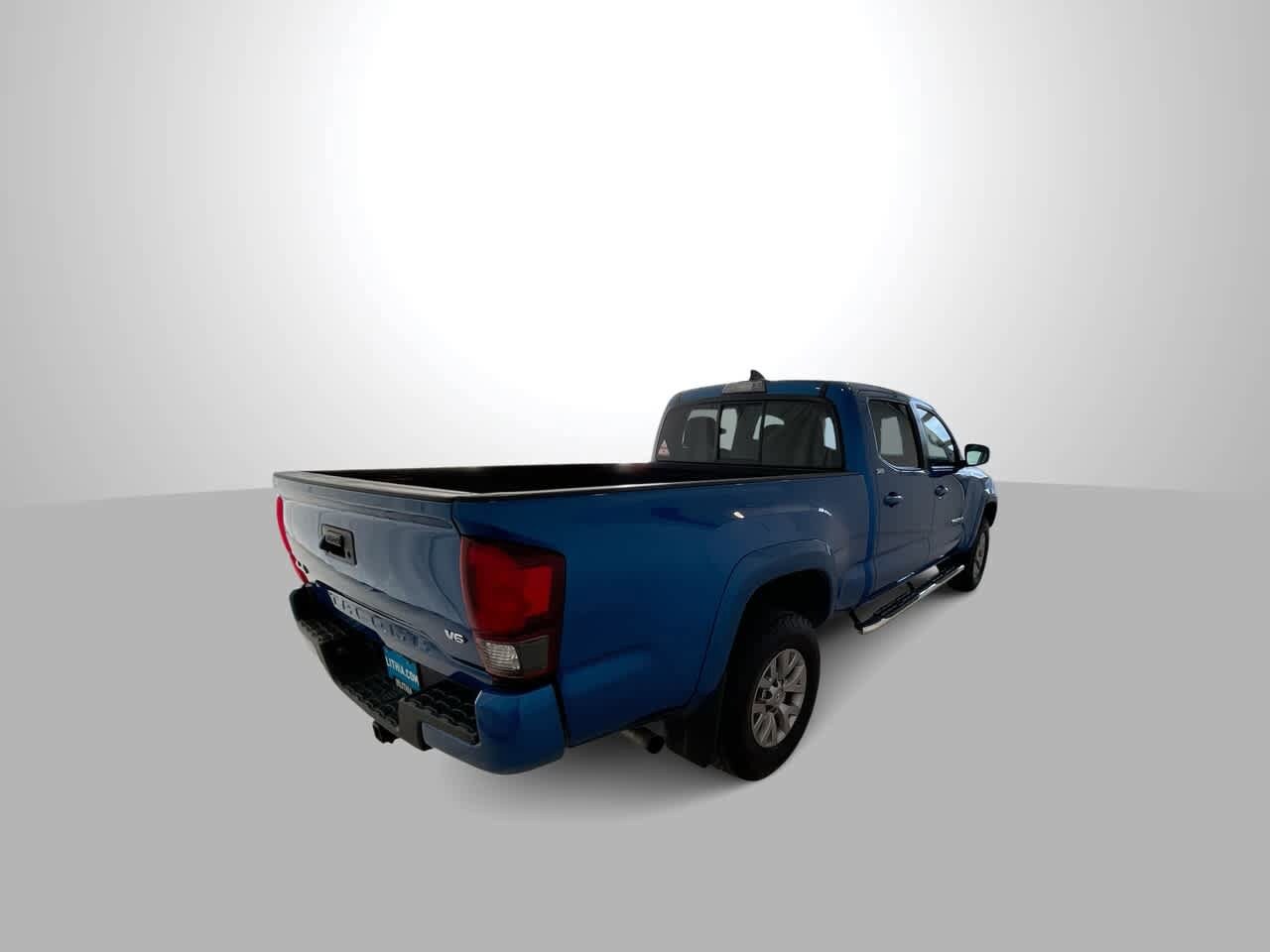 Thumbnail: 2018 Toyota Tacoma - 8