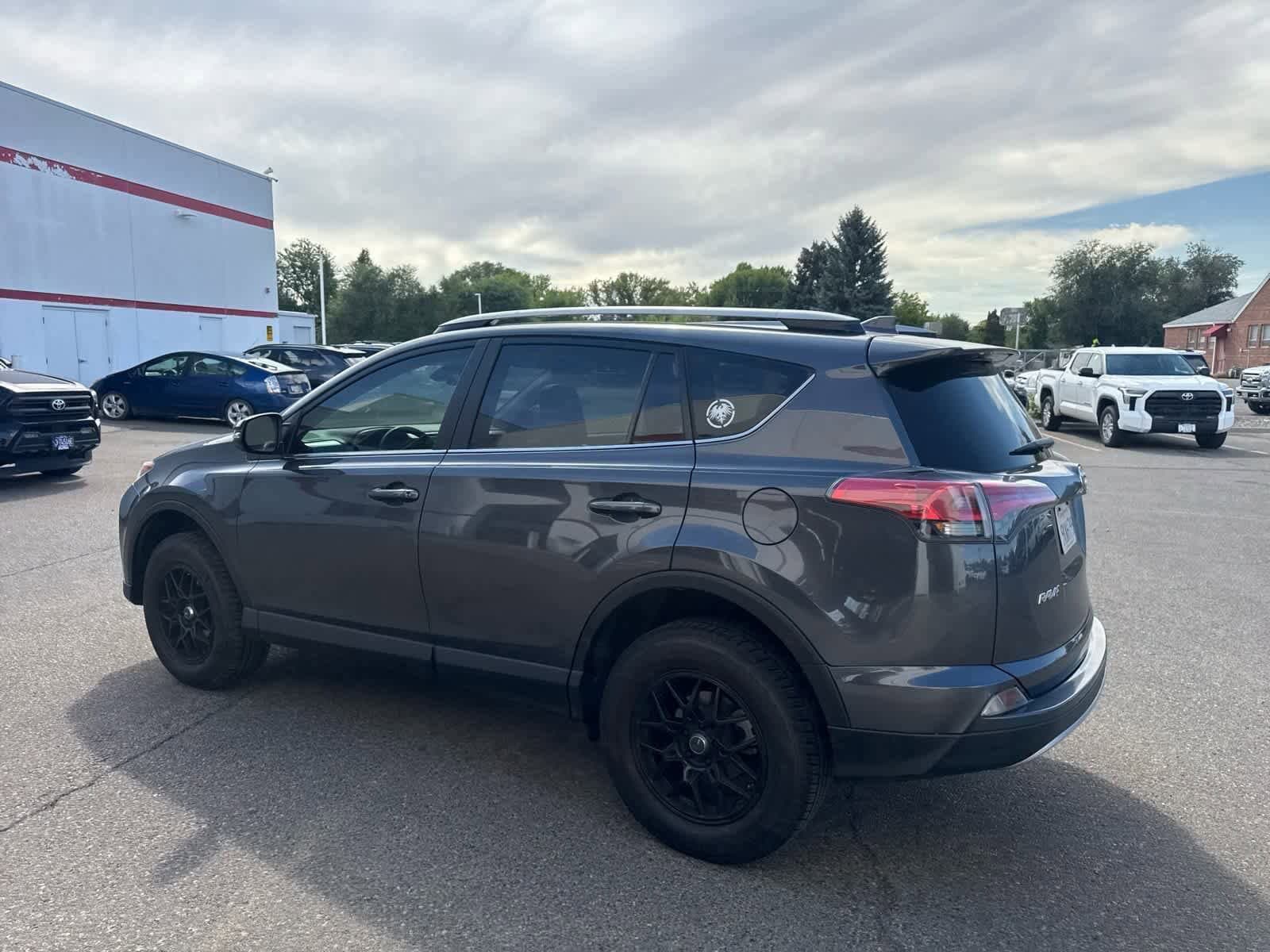 Thumbnail: 2018 Toyota RAV4 - 16