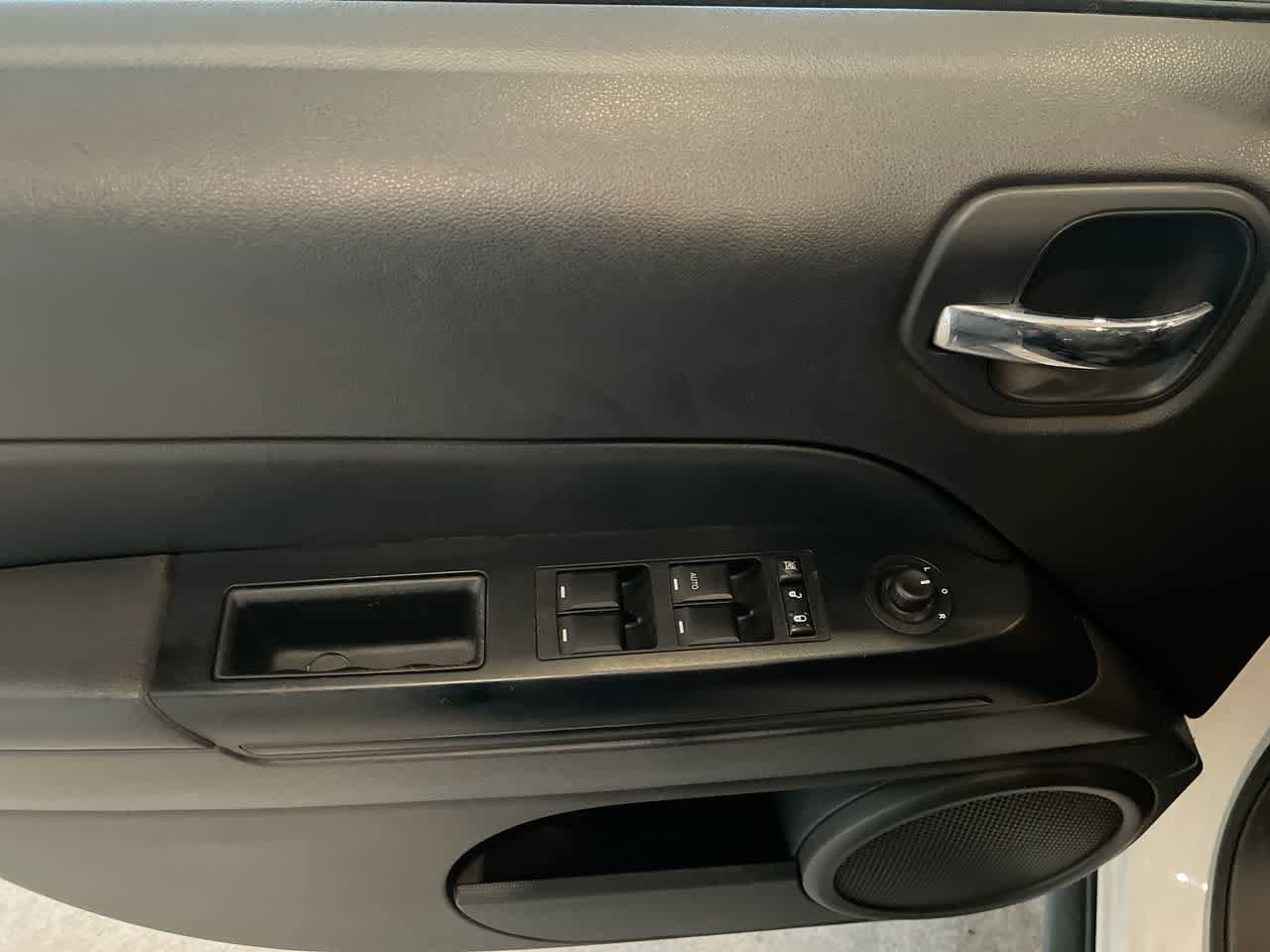 Thumbnail: 2011 Jeep Patriot - 13