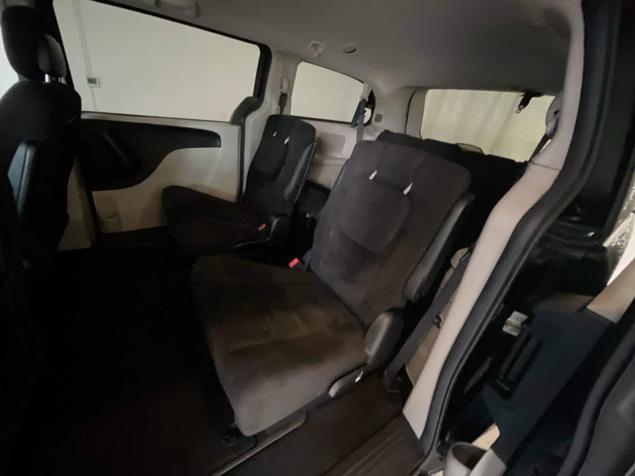 Thumbnail: 2016 Dodge Grand Caravan - 21