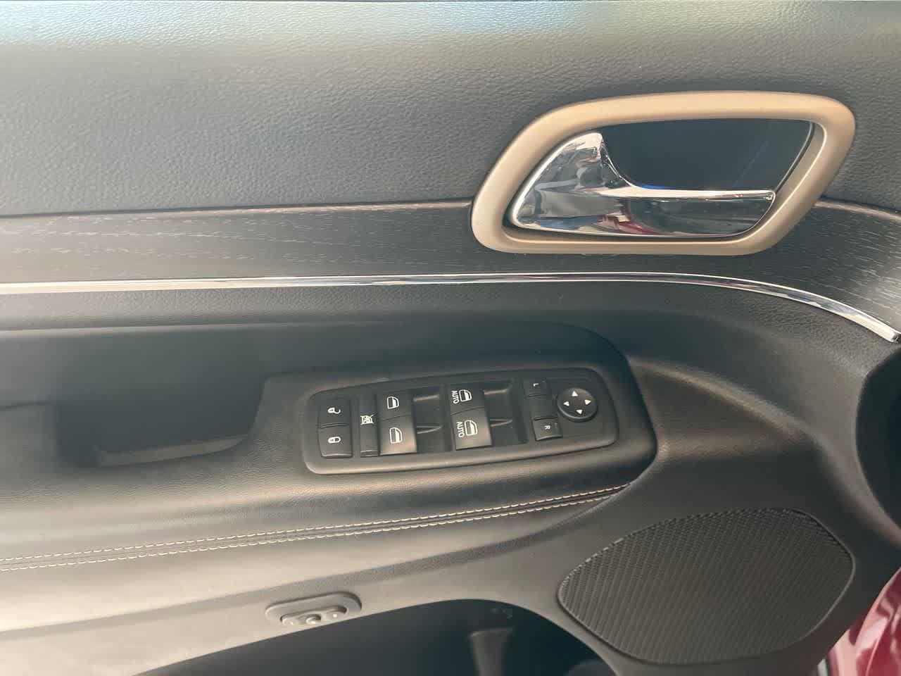 Thumbnail: 2017 Jeep Grand Cherokee - 13