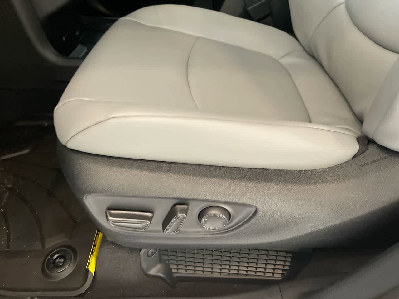 Thumbnail: 2026 Toyota Sienna - 12