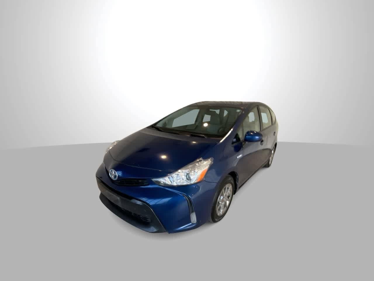 Thumbnail: 2017 Toyota Prius v - 4