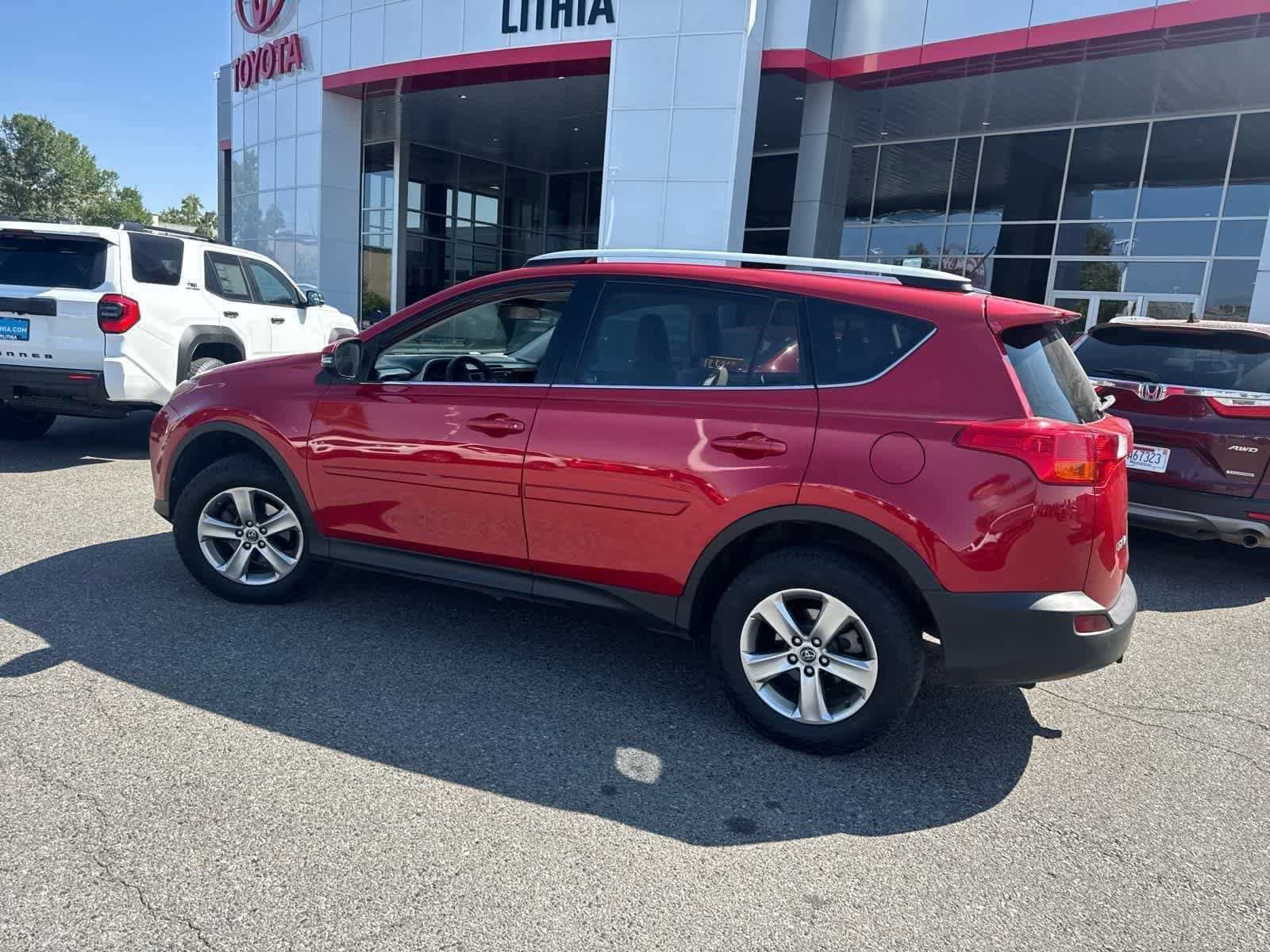 Thumbnail: 2015 Toyota RAV4 - 32