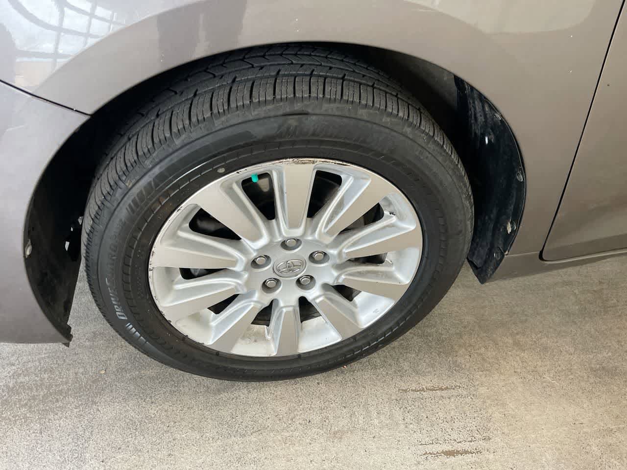 Thumbnail: 2014 Toyota Sienna - 8