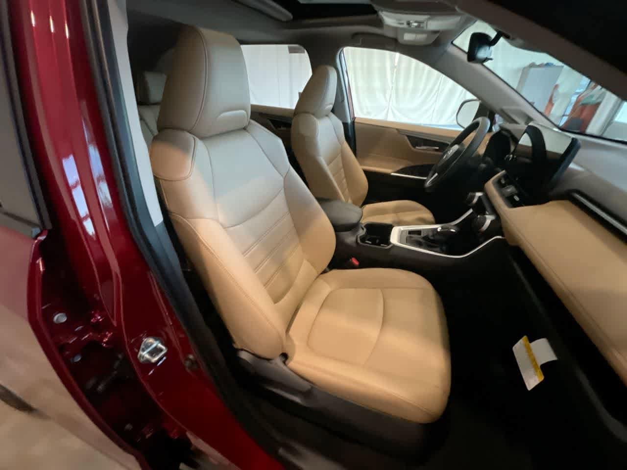 Thumbnail: 2025 Toyota RAV4 - 25