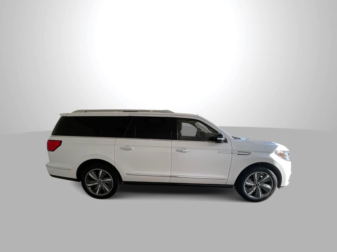 Thumbnail: 2019 Lincoln Navigator L - 9