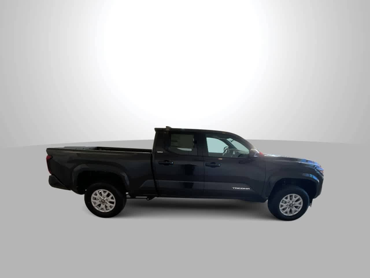 2026 Toyota Tacoma SR5 - Photo 9